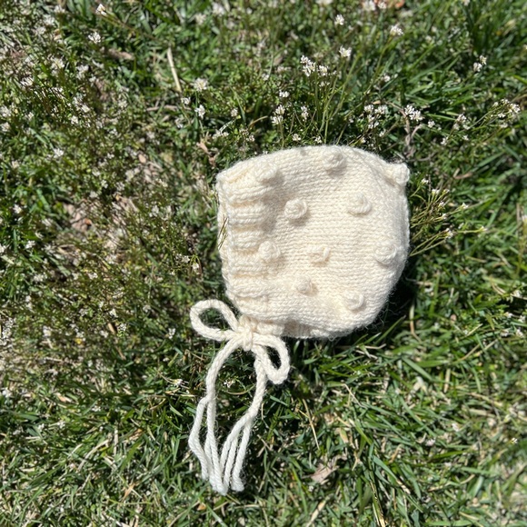 0-6 month Hand knit Baby Bonnet & Bloomers in 100% wool/alpaca - Picture 2 of 4